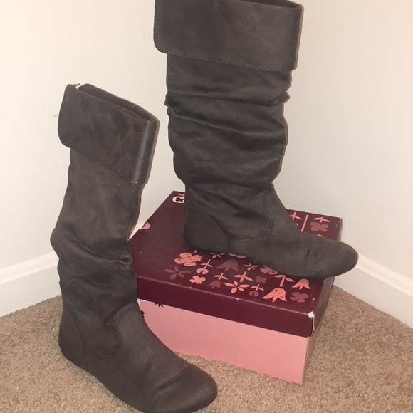 Grey Boots - Picture 1 of 1